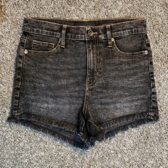 Kendall & Kylie Jean Shorts - Picture 2 of 6